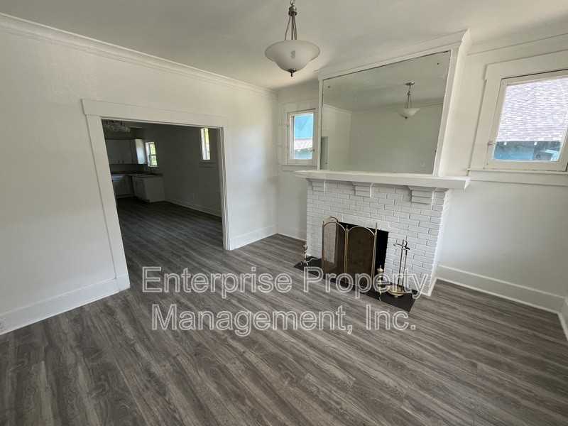 1131 Rozelle St - Photo 4 of 17