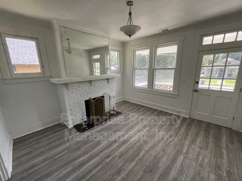 1131 Rozelle St - Photo 5 of 17