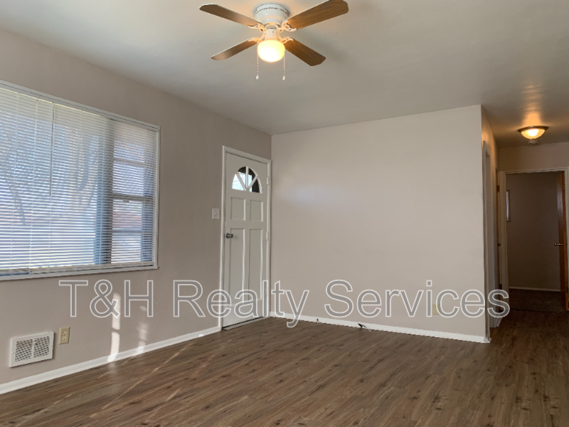 4761 Wellington Ave - Photo 5 of 18