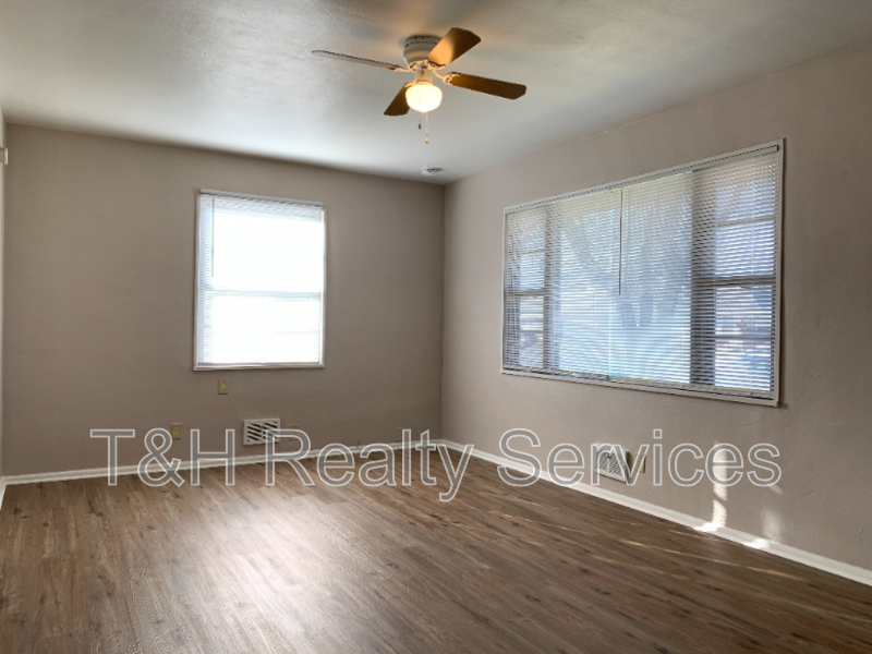 4761 Wellington Ave - Photo 7 of 18