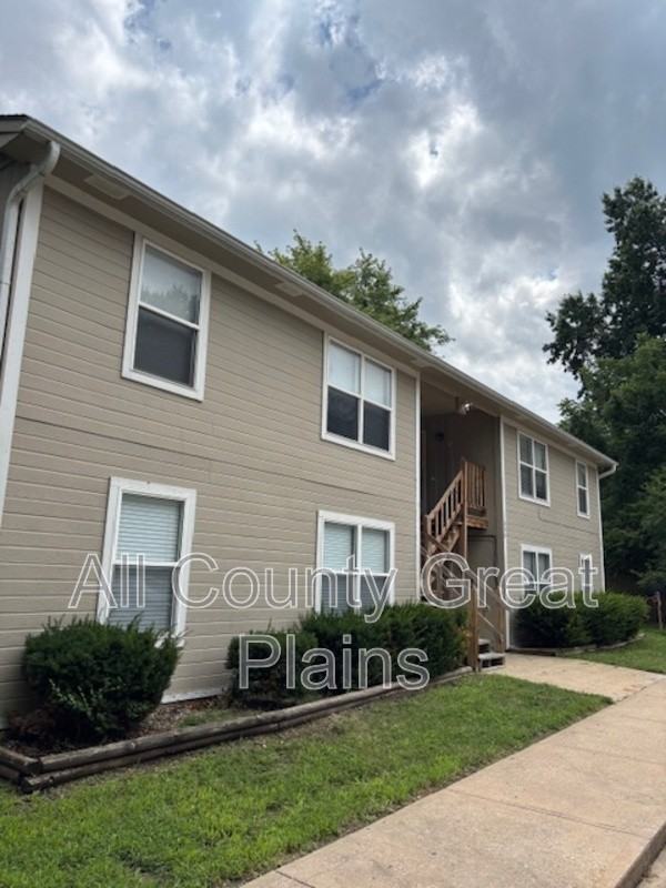 609 S Lakehurst Dr #A - Photo 2 of 16