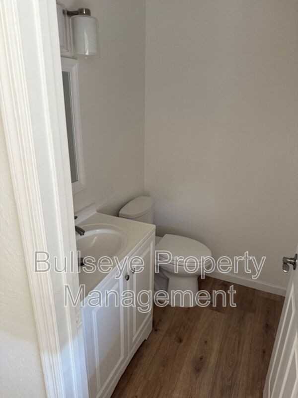 1302 E Maddock Rd - Photo 2 of 12