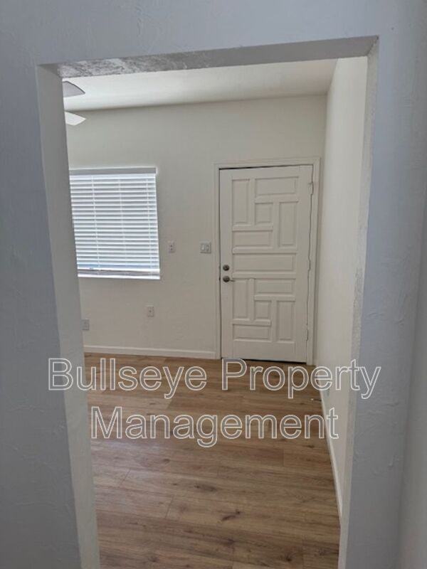 1302 E Maddock Rd - Photo 4 of 12