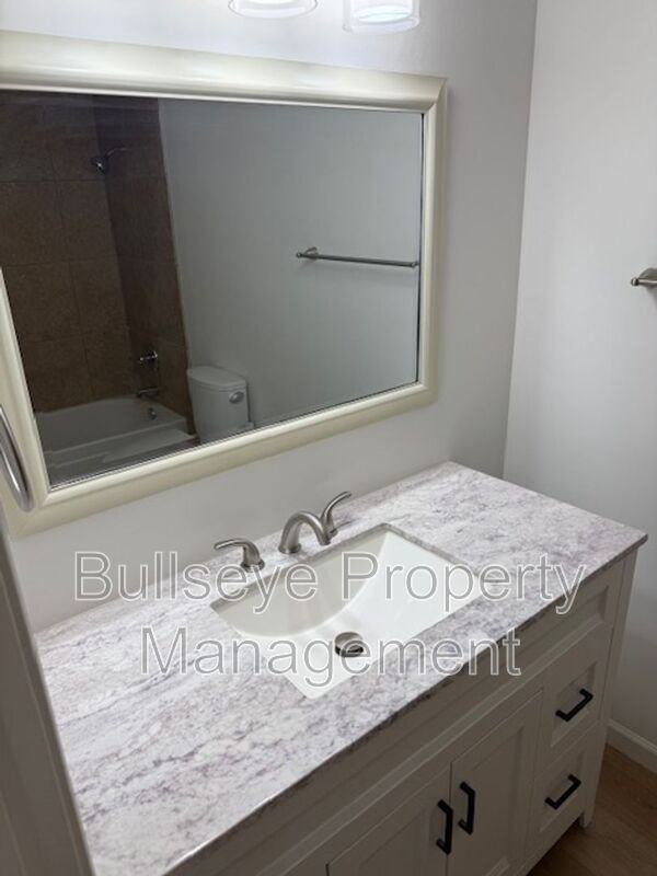 1302 E Maddock Rd - Photo 7 of 12