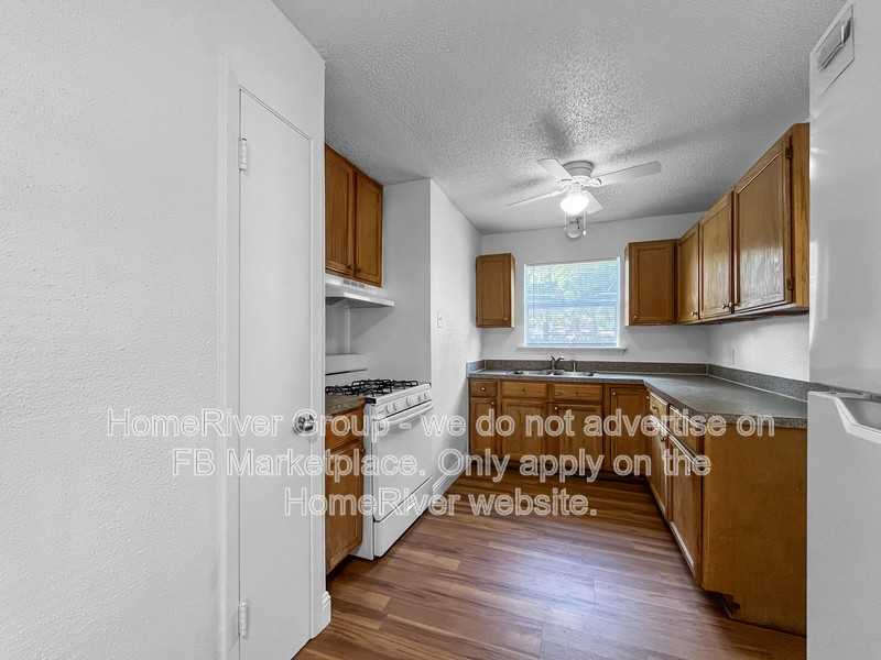 2820 Hillglenn Rd - Photo 6 of 32