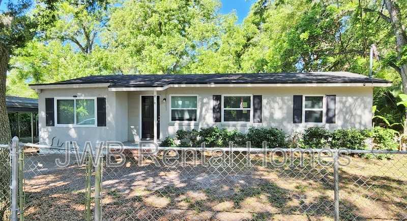 818 Erie Ave - Photo 2 of 7