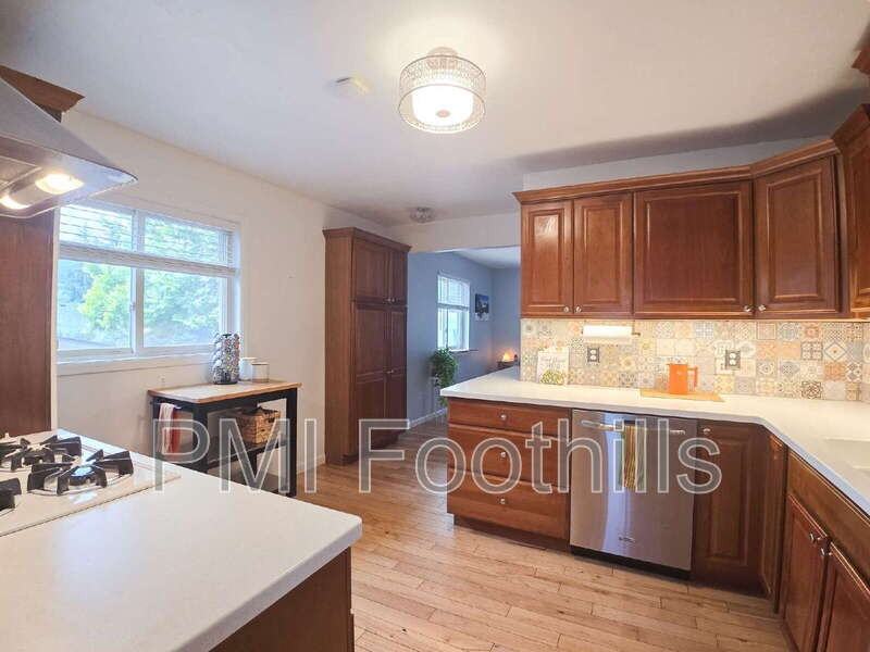 410 Butte Pkwy - Photo 3 of 17