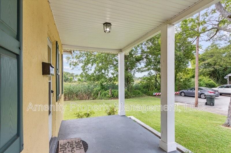 145 Ash Ave - Photo 5 of 27