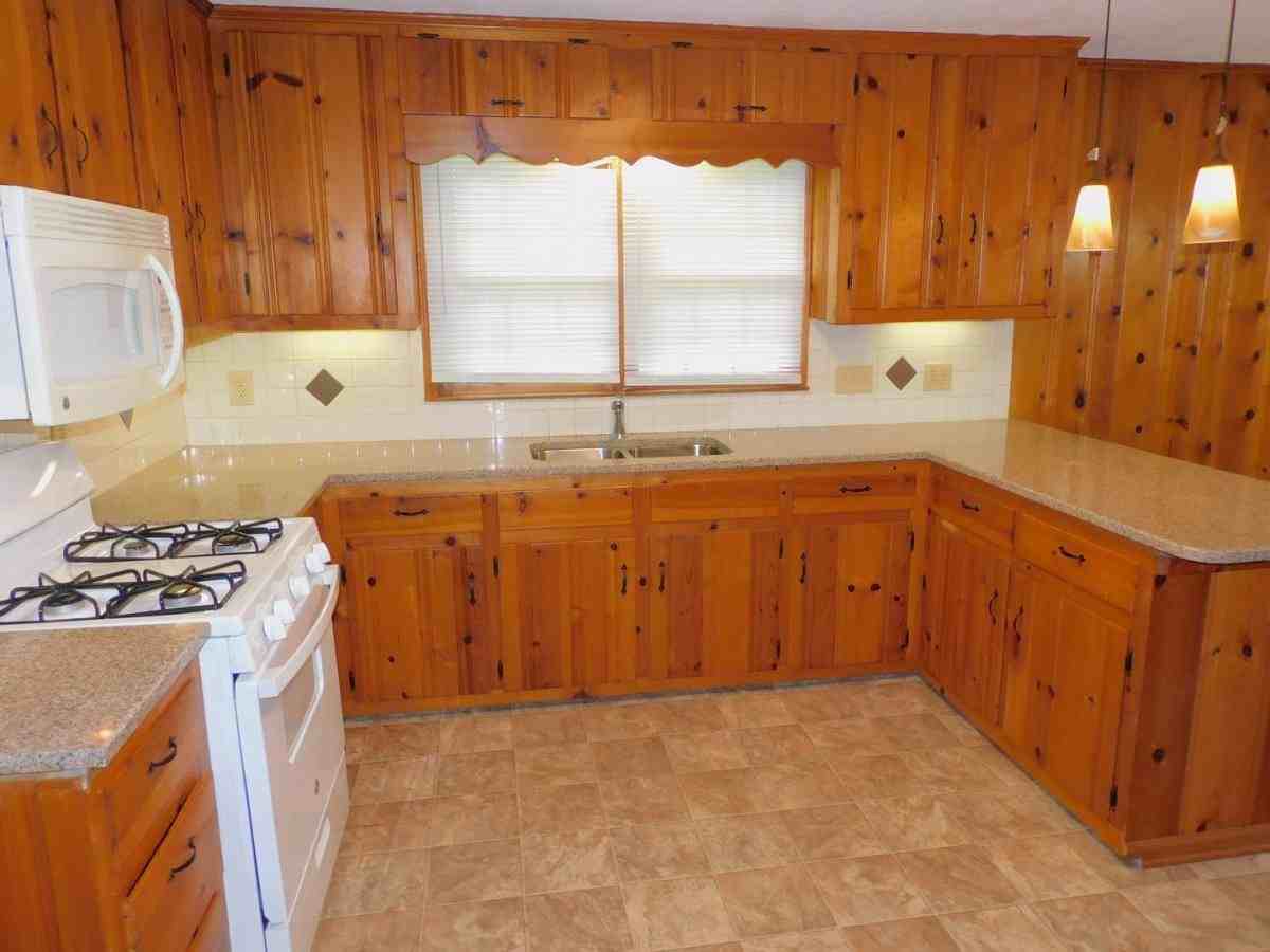 661 Hartman St - Photo 2 of 10