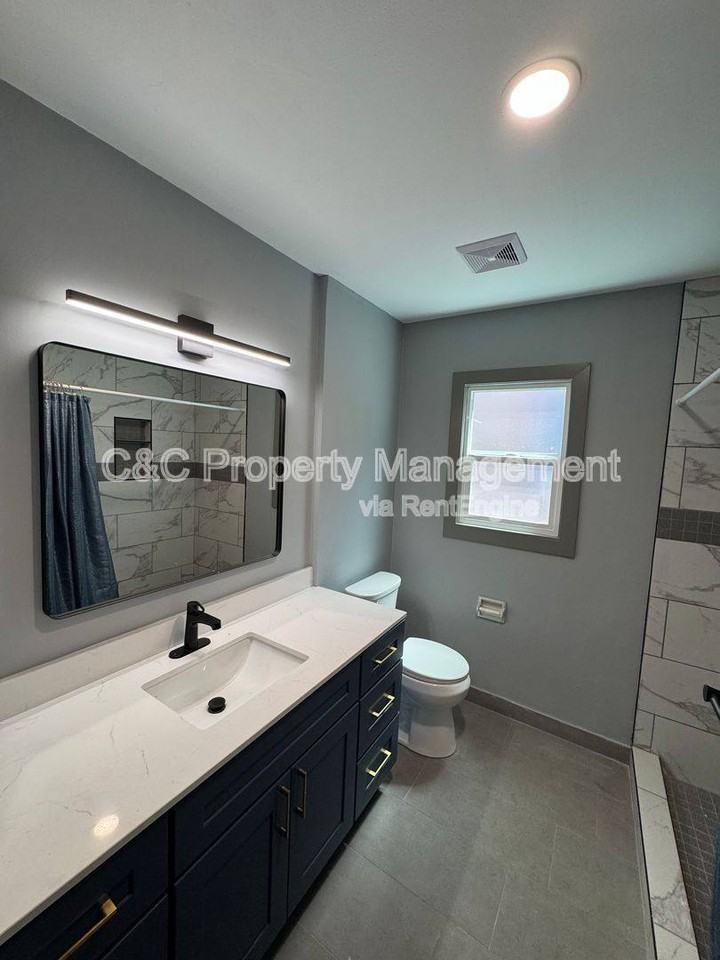 2370 Lowell Ave - Photo 3 of 10