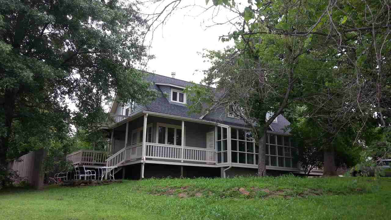 480 W Cleburn St - Photo 2 of 24