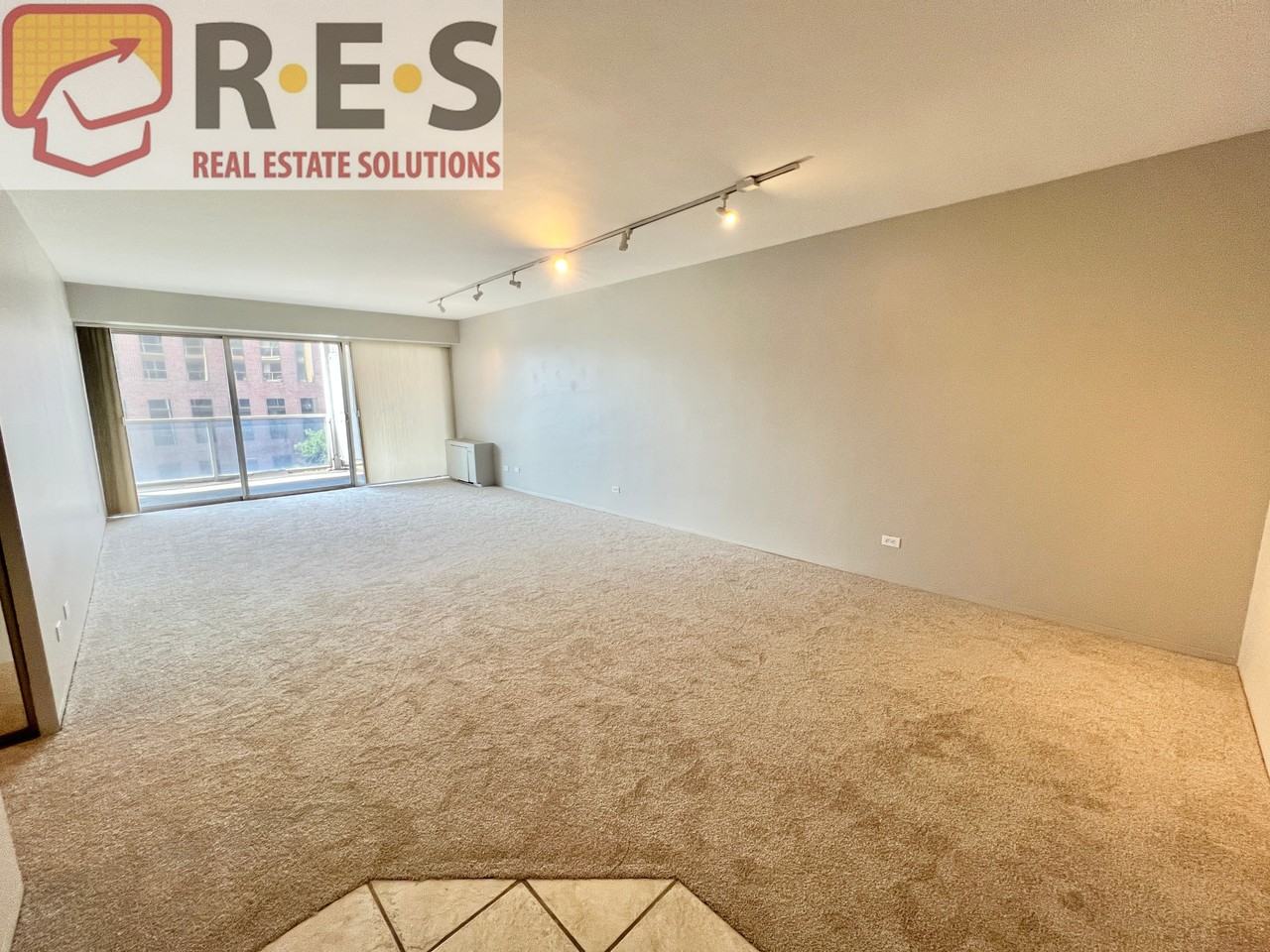 888 N Logan St #6I - Photo 5 of 13