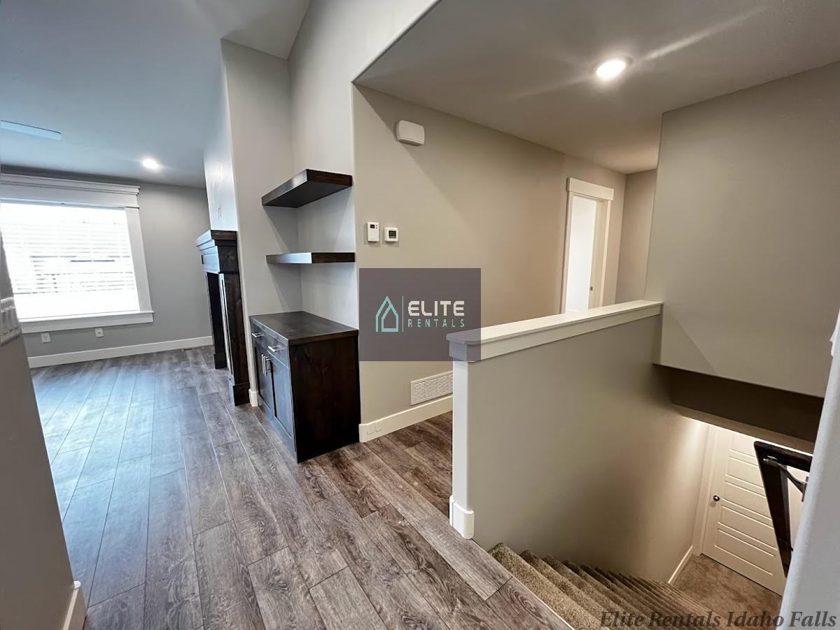 3196 Stella Dr - Photo 2 of 25
