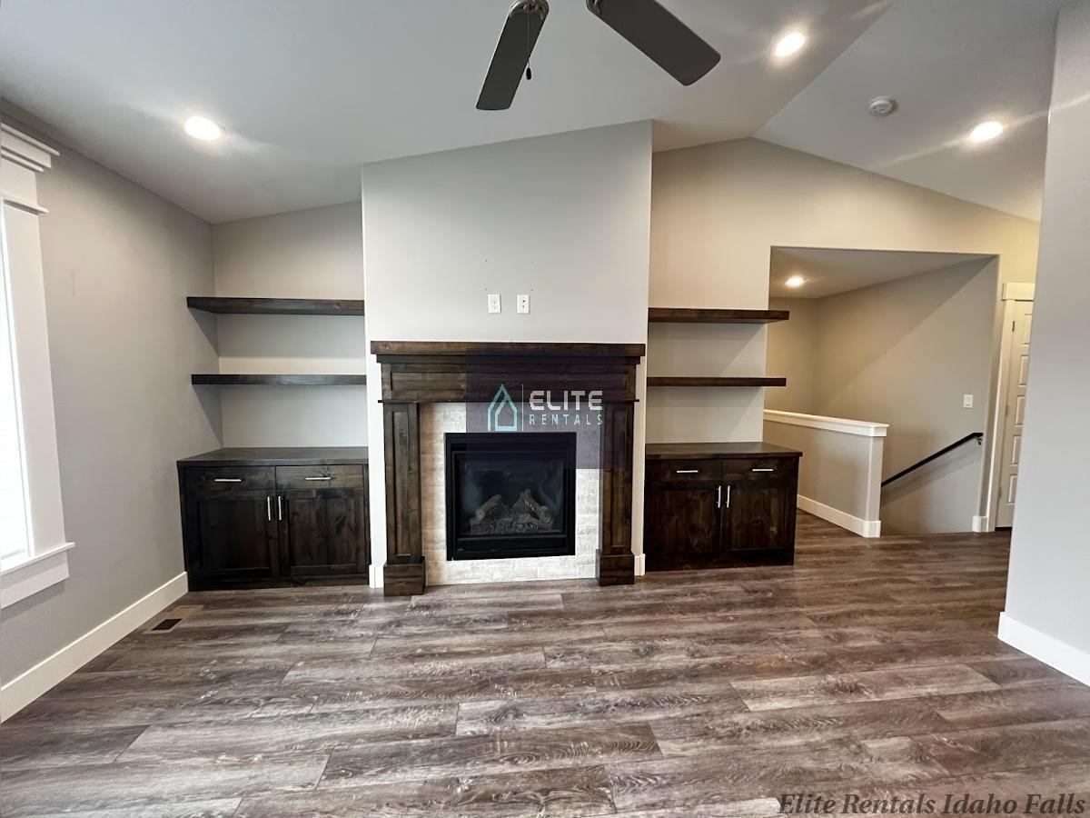 3196 Stella Dr - Photo 4 of 25