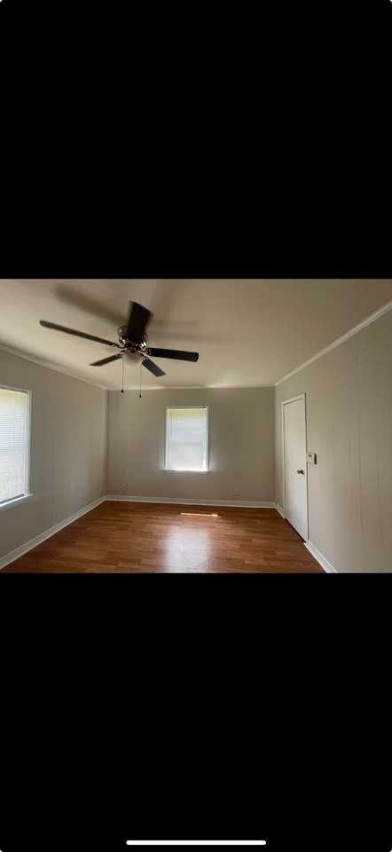 721 Roanoke Ave - Photo 3 of 5