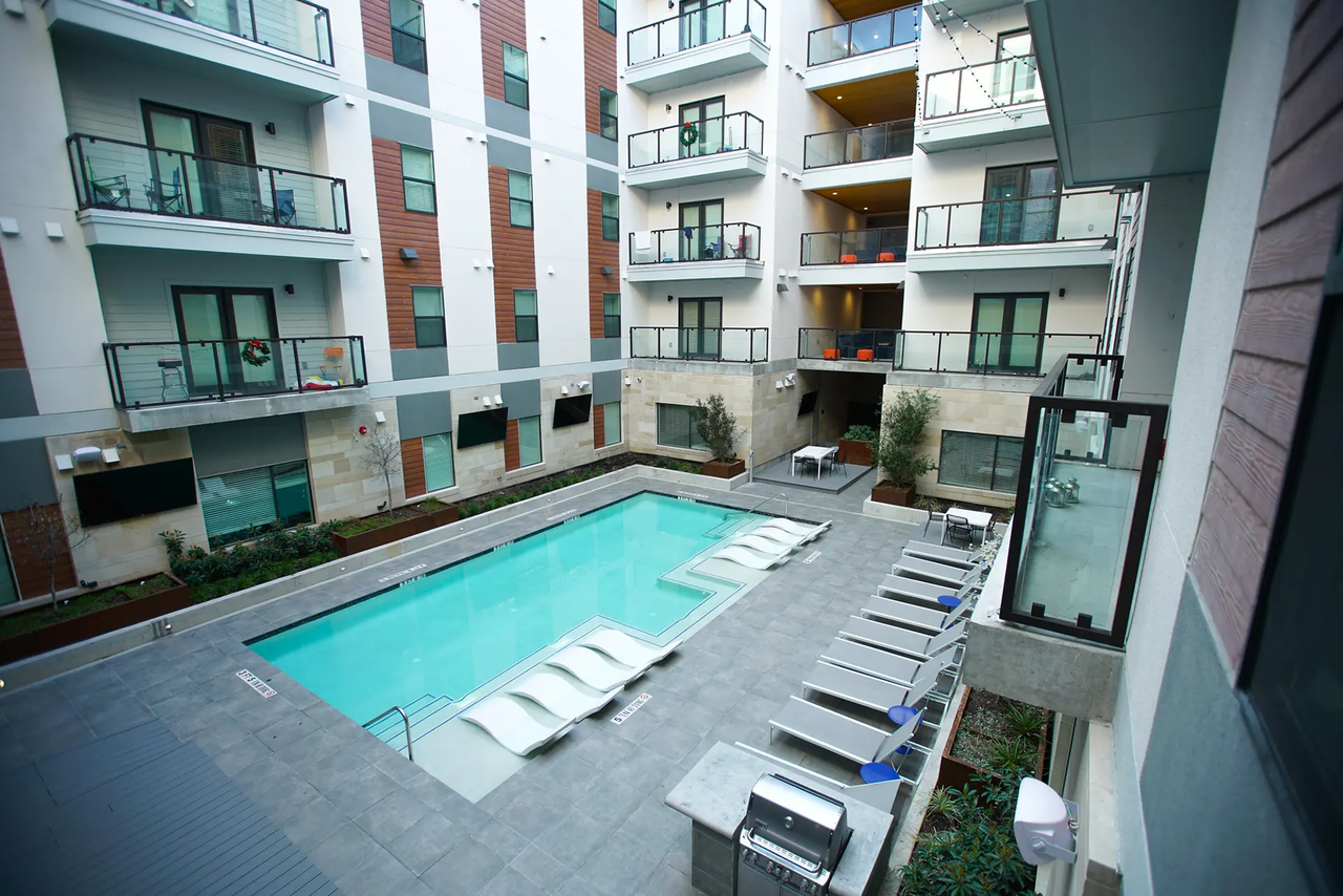 2414 San Gabriel St - Photo 4 of 11