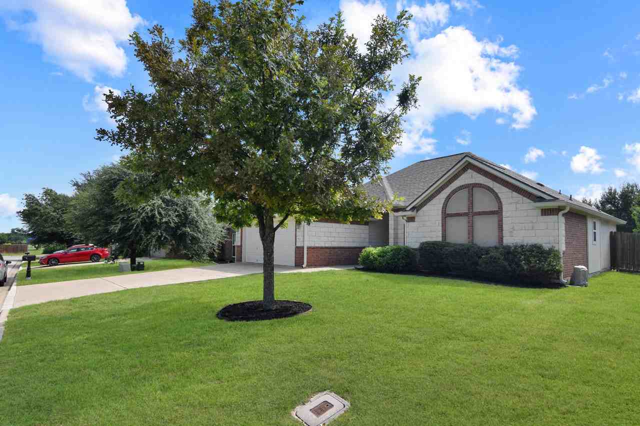 5619 Fair Hill Dr - Photo 3 of 20