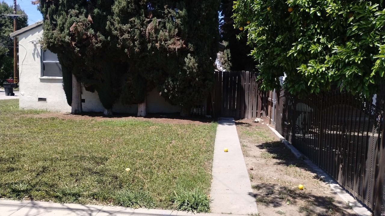 1501 N Pershing Ave - Photo 2 of 16