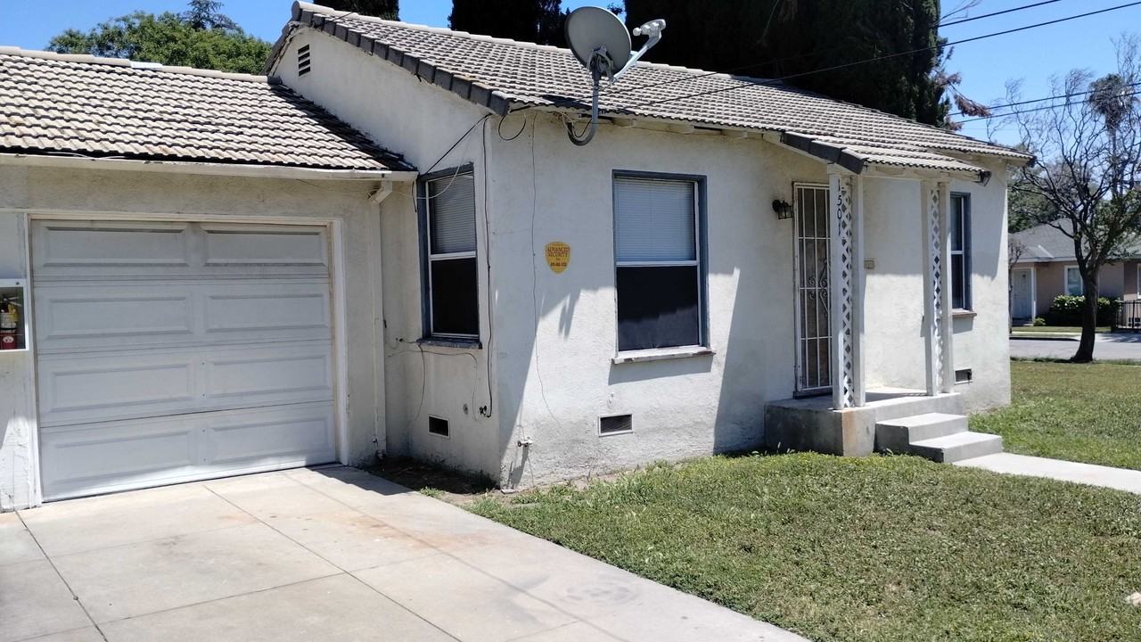 1501 N Pershing Ave - Photo 3 of 16