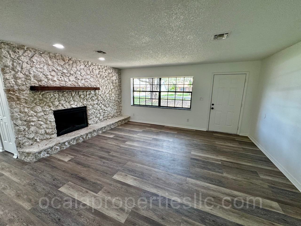 3380 Ne 44th Pl - Photo 5 of 39