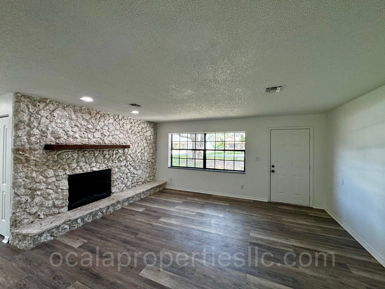 3380 Ne 44th Pl - Photo 6 of 39