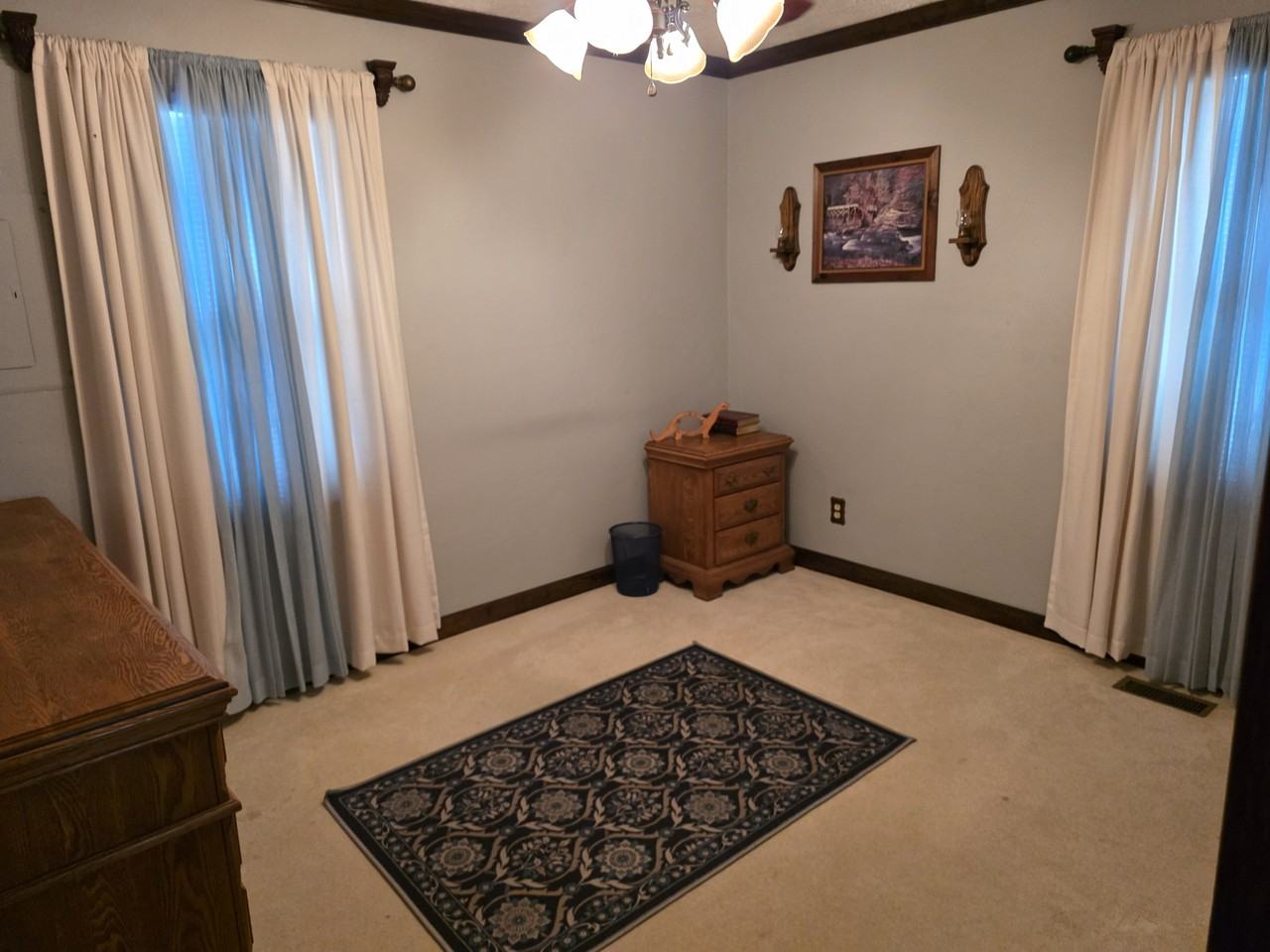 35 Laurel Dr - Photo 2 of 13