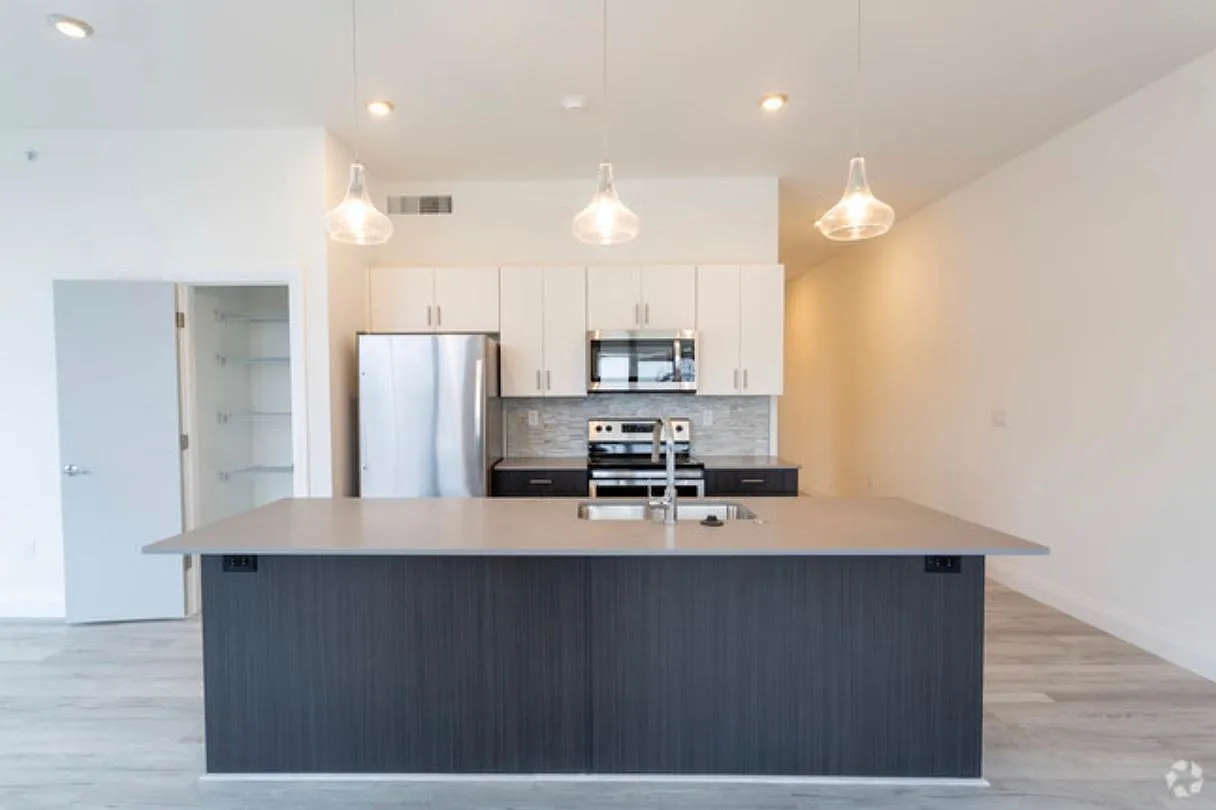 247 N Goodman St - Photo 2 of 13