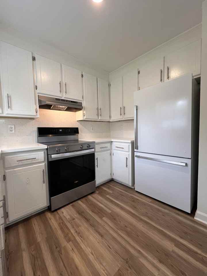 1135 W Thomas St #NA - Photo 3 of 13