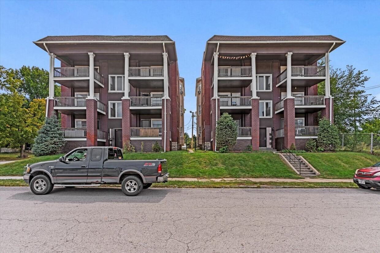 1123 E 28Th St - Photo 2 of 4