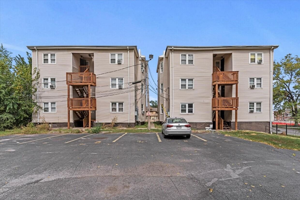 1123 E 28Th St - Photo 3 of 4