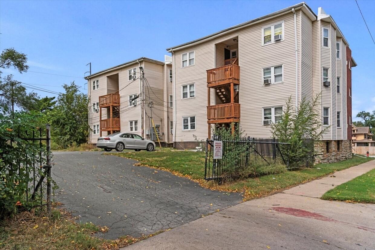 1123 E 28Th St - Photo 4 of 4