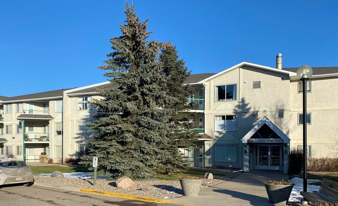 224 Columbia Blvd W - Photo 2 of 8