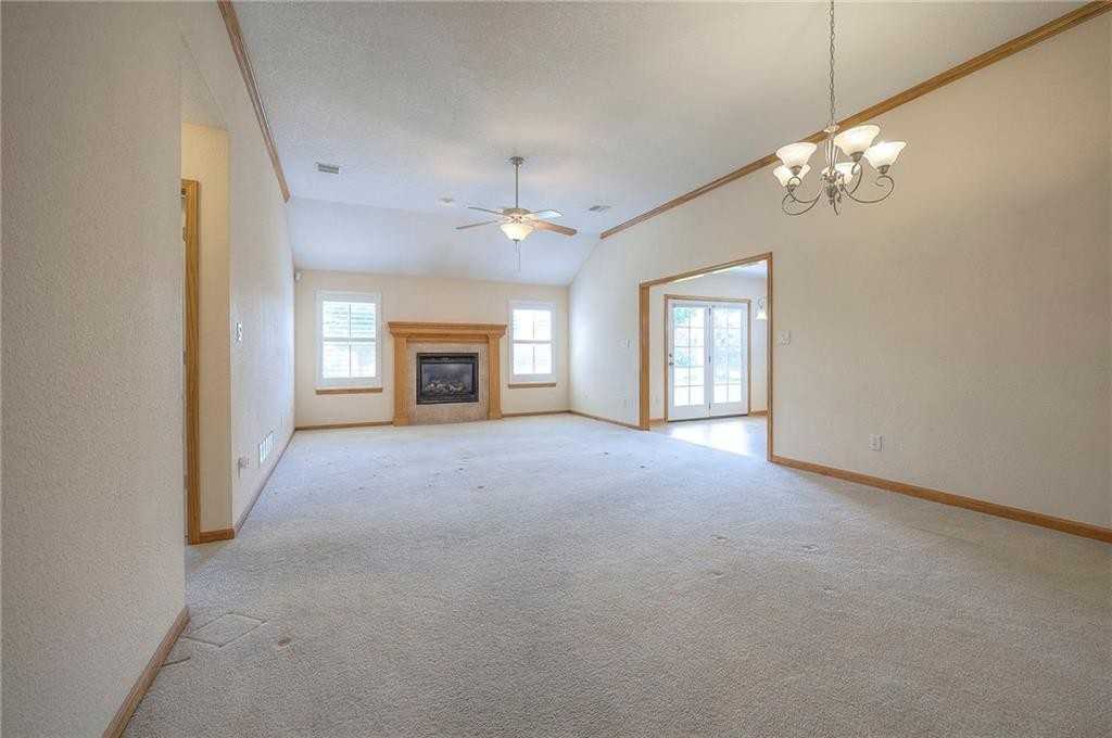 5405 S Duffey Ave - Photo 2 of 19