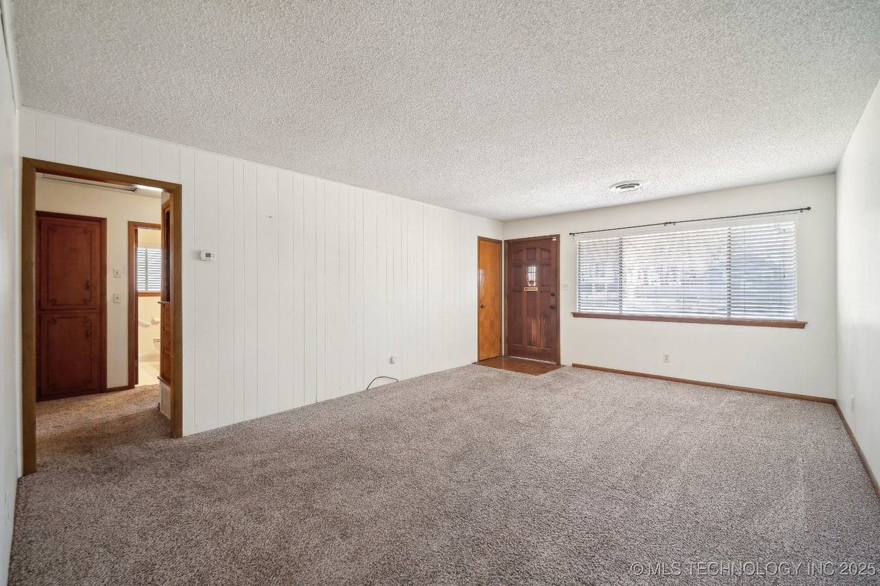 4629 E 4th St - Photo 3 of 21