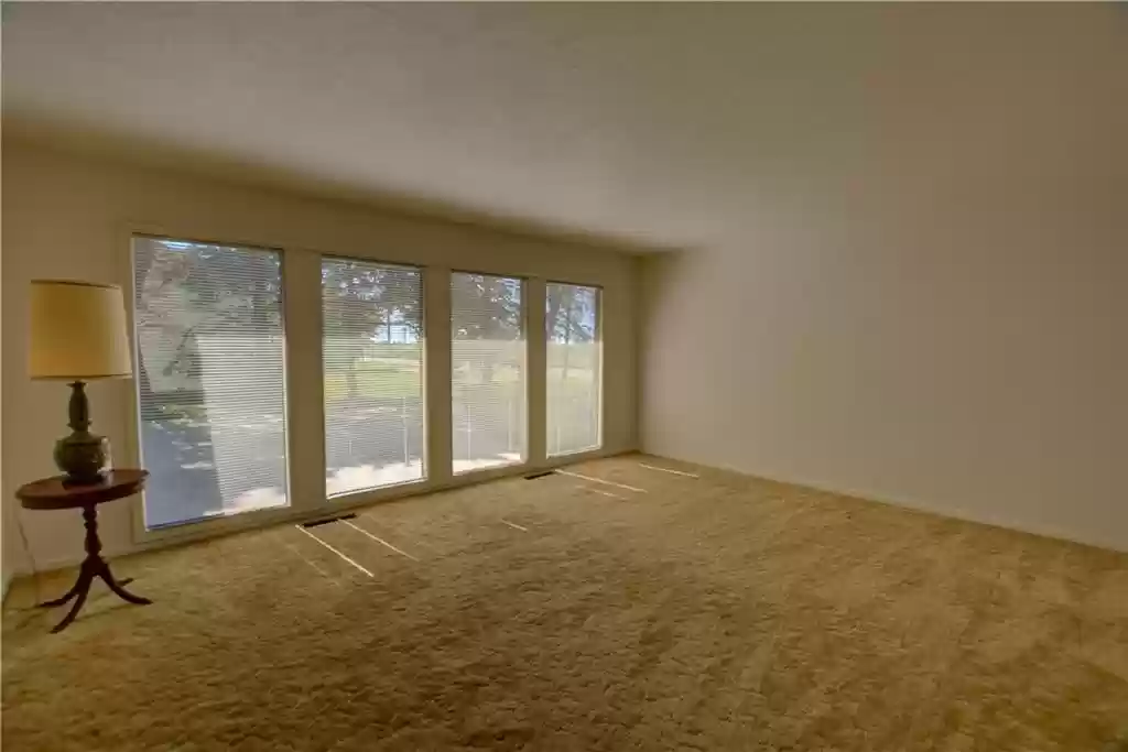 425 W Forsyth Rd #NA - Photo 3 of 24