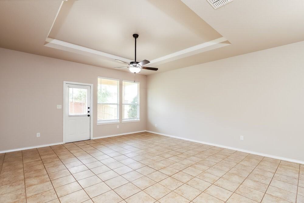 659 Trinity Mdw - Photo 4 of 16