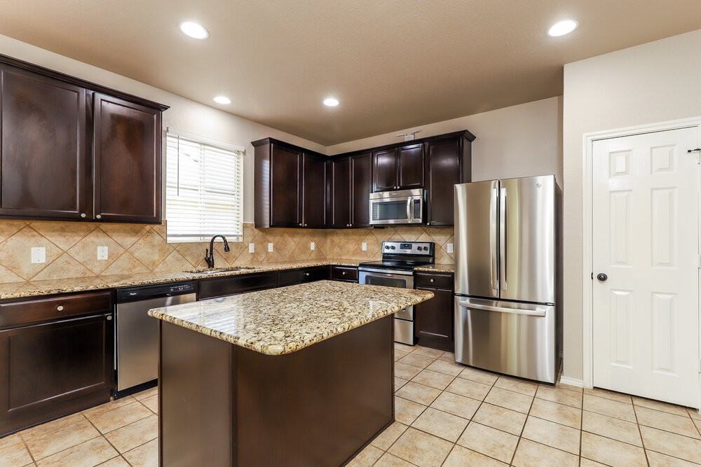 659 Trinity Mdw - Photo 6 of 16