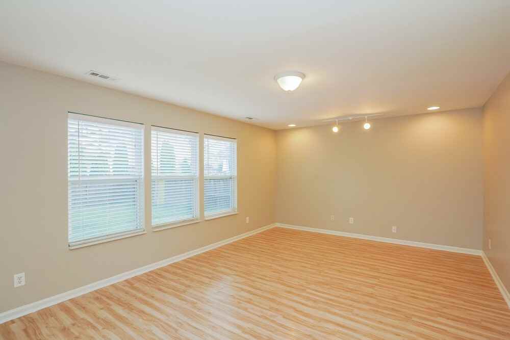 2145 Erin Ln - Photo 4 of 17