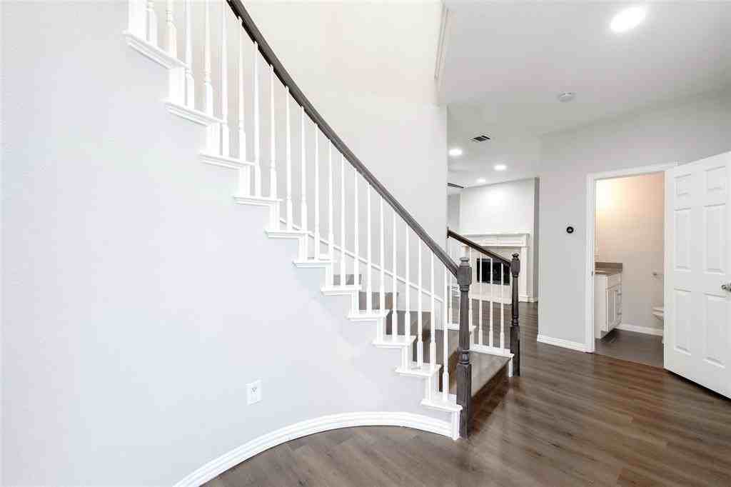 5032 Enclave Ct - Photo 7 of 36