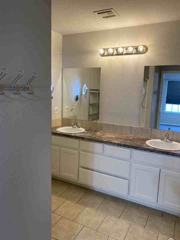 17 W 42nd St - Photo 2 of 12