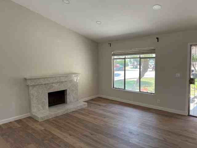 1728 N Thames Cir - Photo 3 of 15