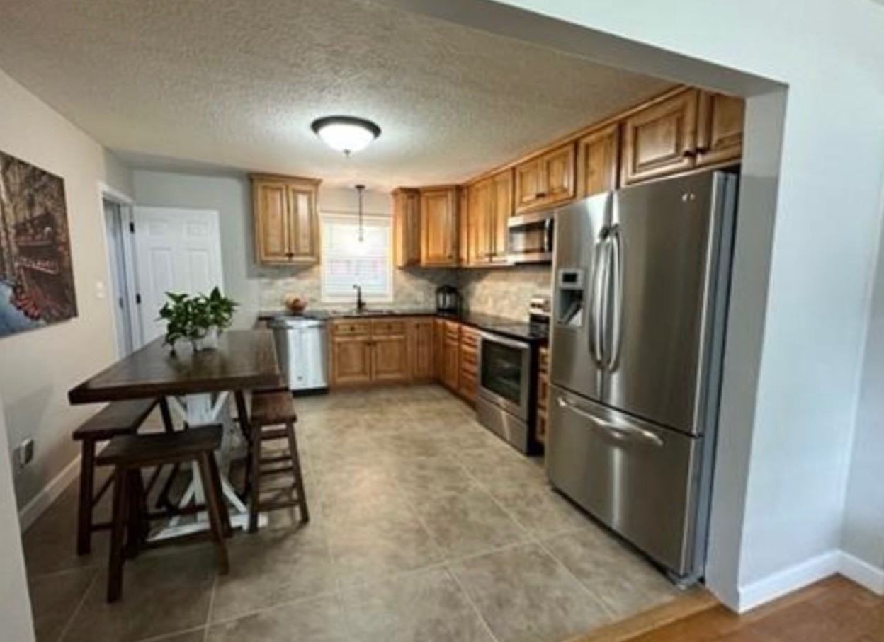 403 Sw 18th St #A - Photo 6 of 12
