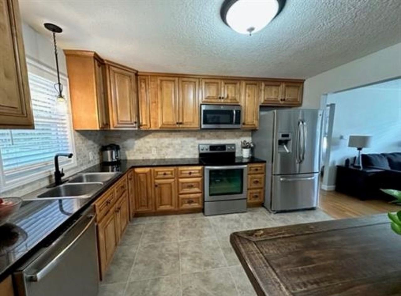 403 Sw 18th St #A - Photo 7 of 12