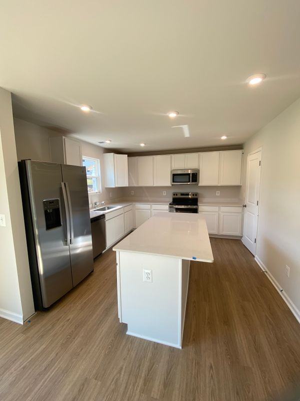 81 Holly Rd - Photo 2 of 10