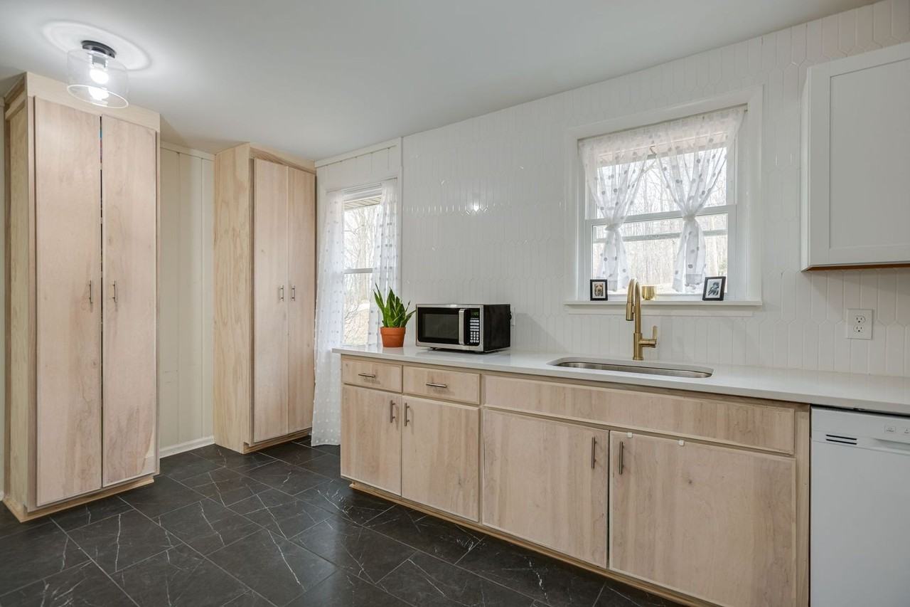 514 Longview Dr - Photo 2 of 37