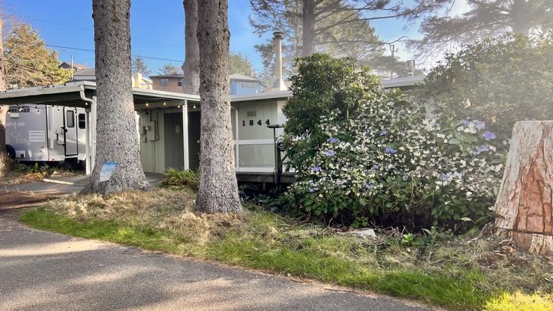 1844 Nw 33rd St - Photo 3 of 15