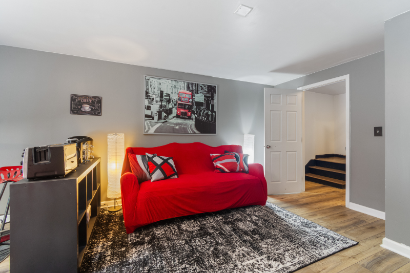 142 Wanda Ave #2 - Photo 4 of 16