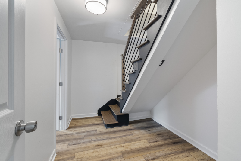 142 Wanda Ave #2 - Photo 7 of 16