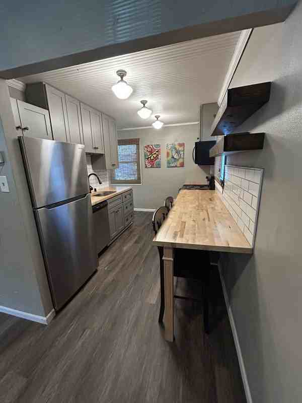 425 S 88th St - Photo 2 of 11