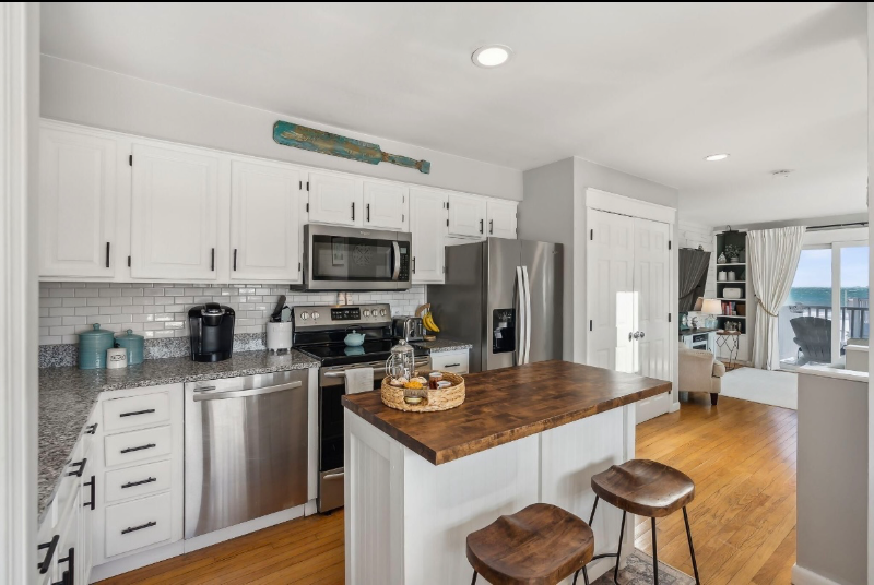 1 Saunders Ave #8 - Photo 3 of 16